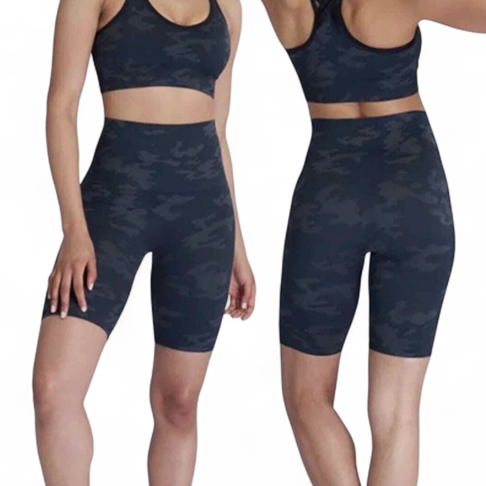 EUC Spanx Look at Me Now Biker Short Black Camo Sz M Hiking Yoga